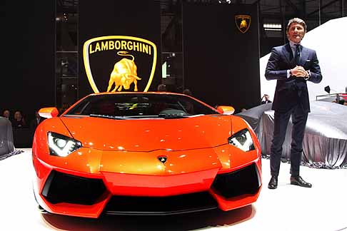 Lamborghini - Stephan Winkelmann e la Lamborghini Aventador LP 700-4